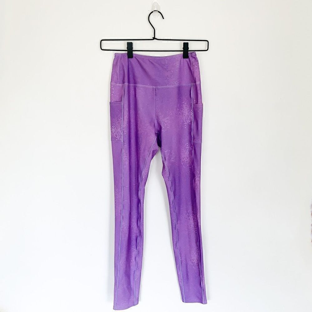 Chameleon April Giangeruso shimmering violet leggings